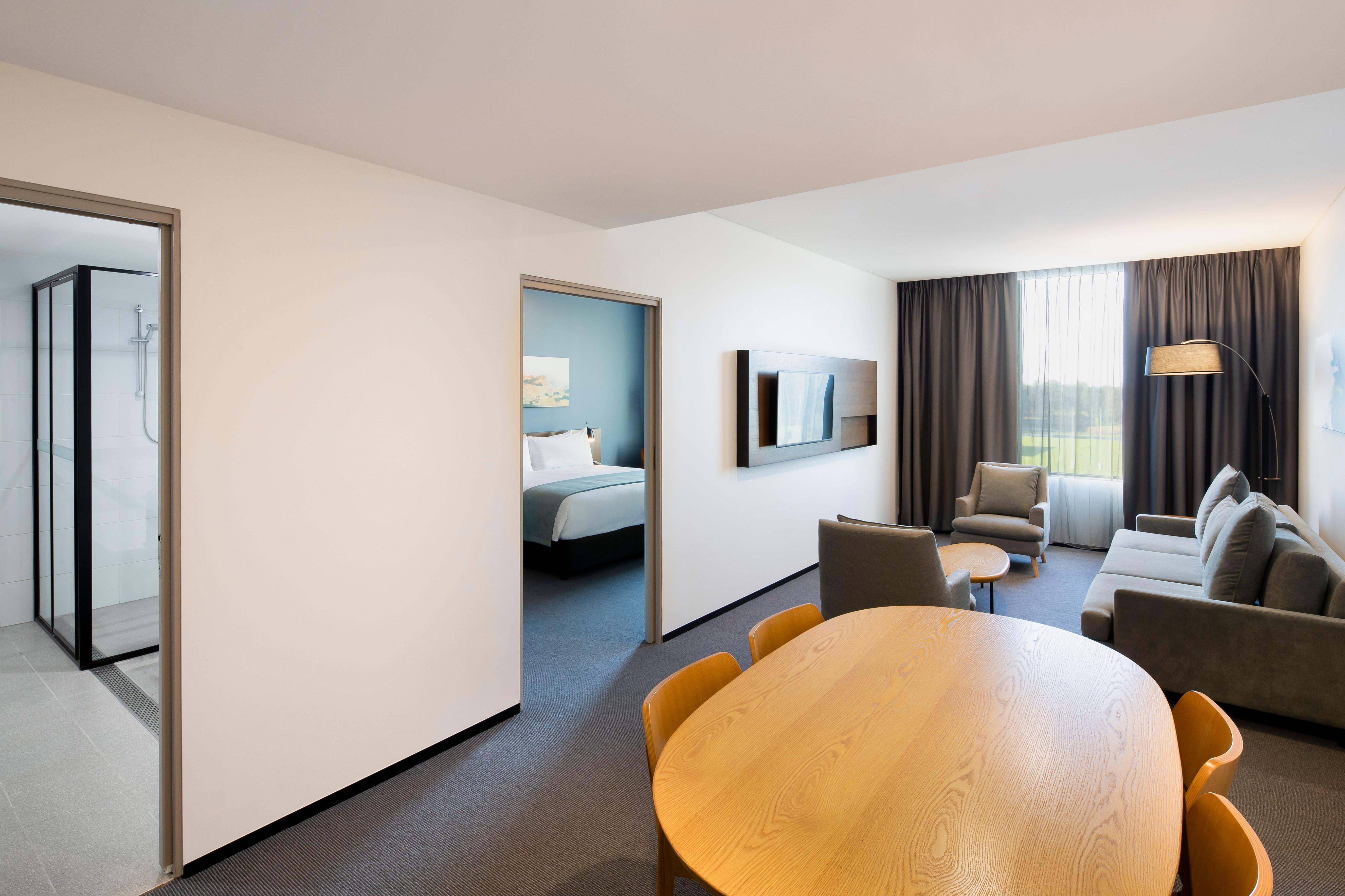 Holiday Inn Sydney St Marys By Ihg Exterior photo