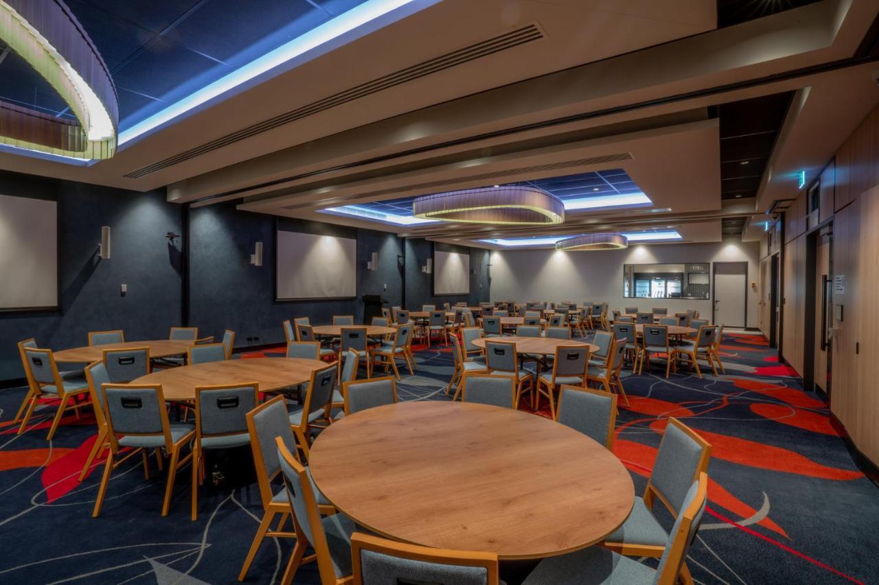 Holiday Inn Sydney St Marys By Ihg Exterior photo