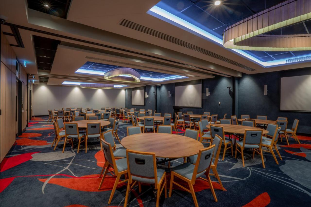 Holiday Inn Sydney St Marys By Ihg Exterior photo