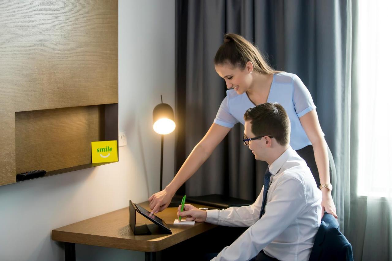 Holiday Inn Sydney St Marys By Ihg Exterior photo
