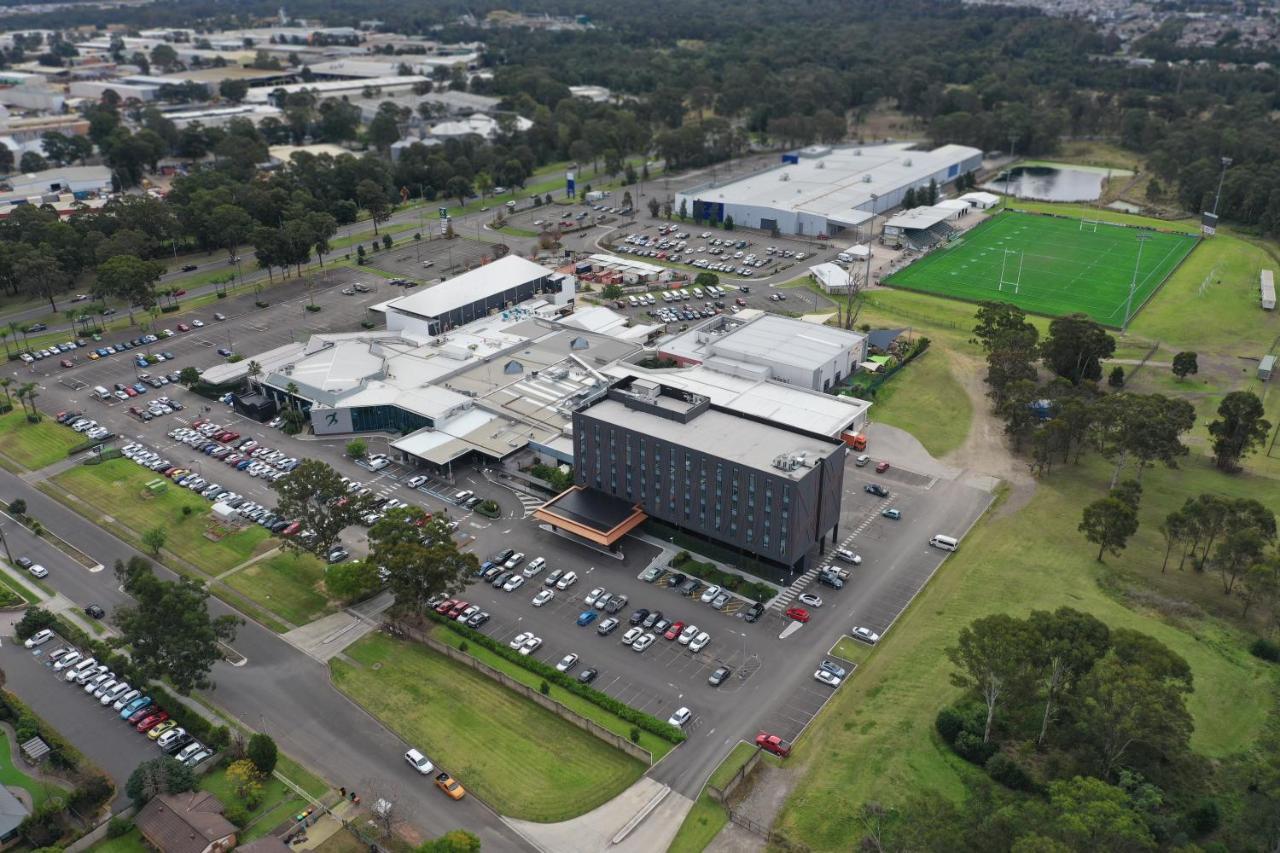 Holiday Inn Sydney St Marys By Ihg Exterior photo