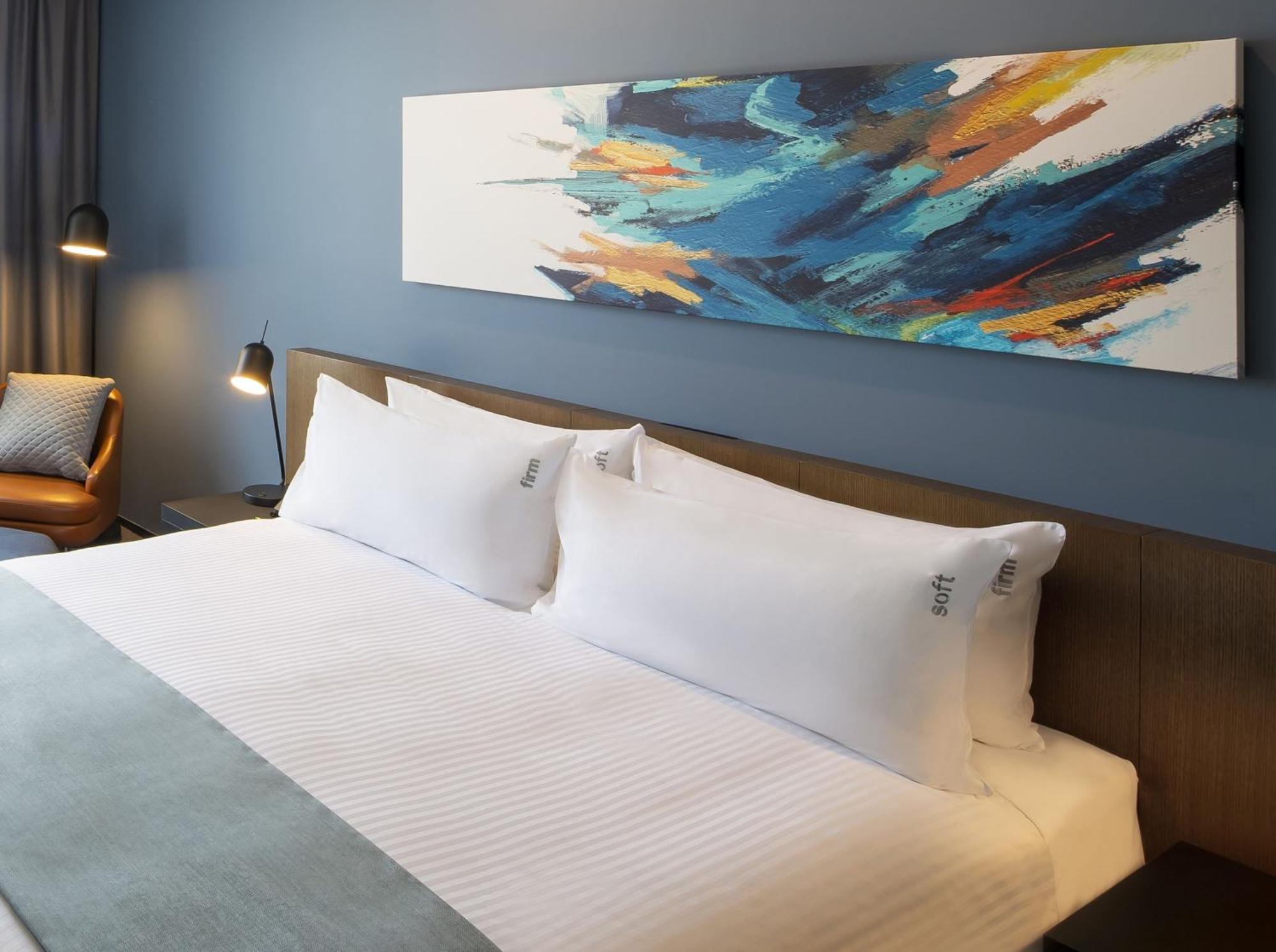 Holiday Inn Sydney St Marys By Ihg Exterior photo